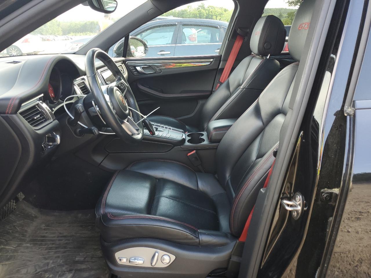 2017 PORSCHE Macan