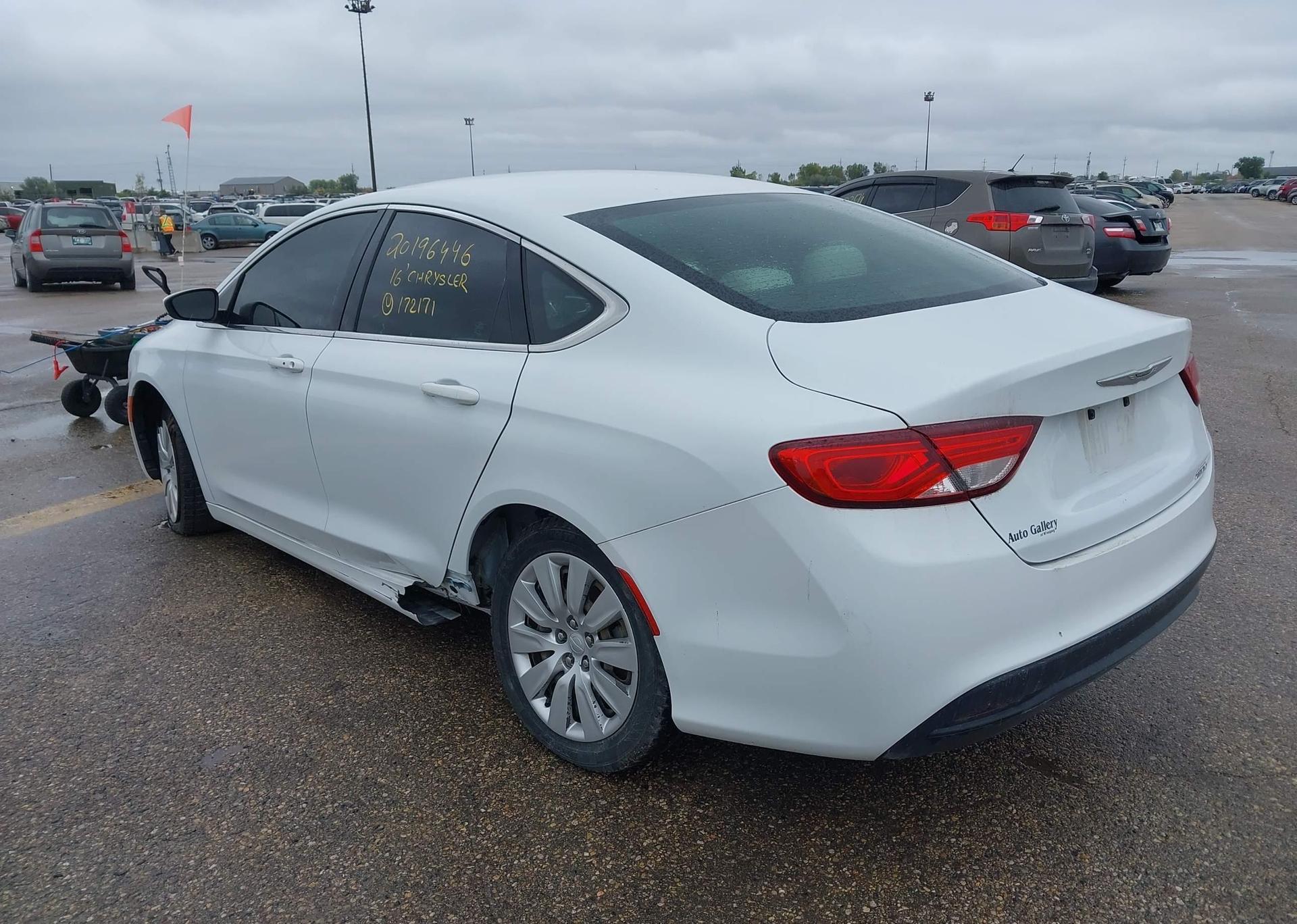 2016 CHRYSLER 200 LX