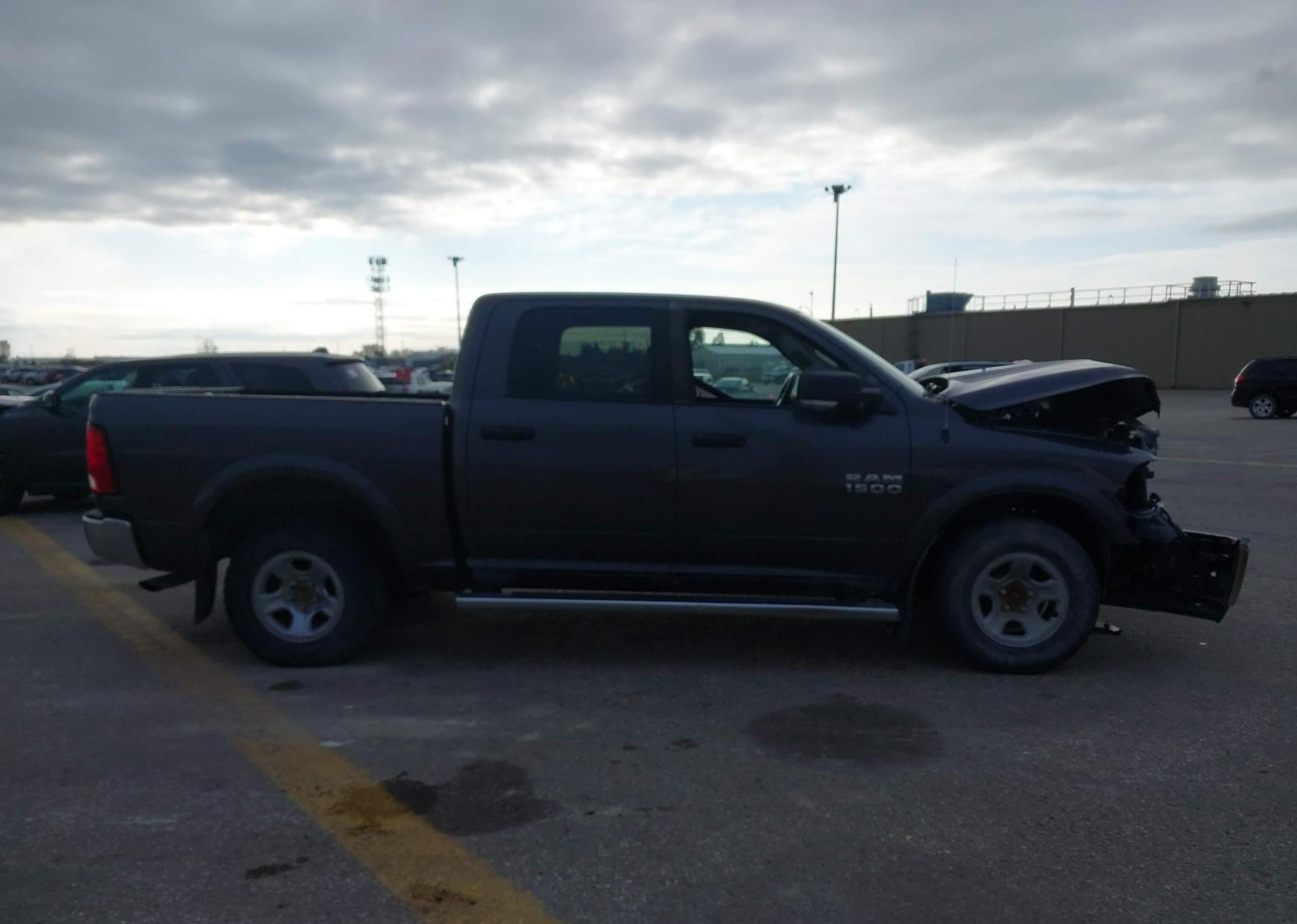 2017 DODGE RAM 1500 SLT CREW CAB