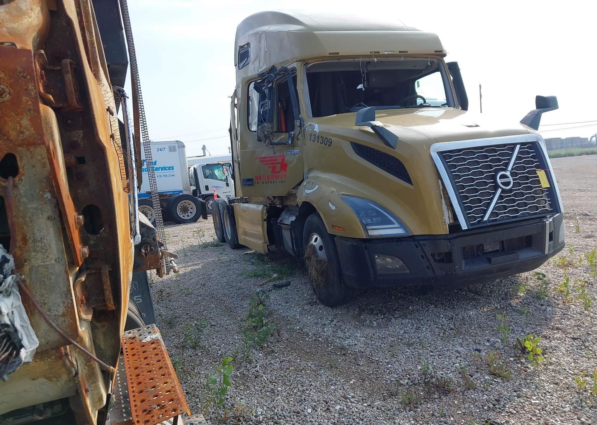 2020 VOLVO VNL64T