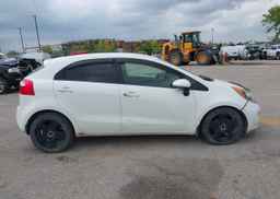 2014 KIA RIO5 SX