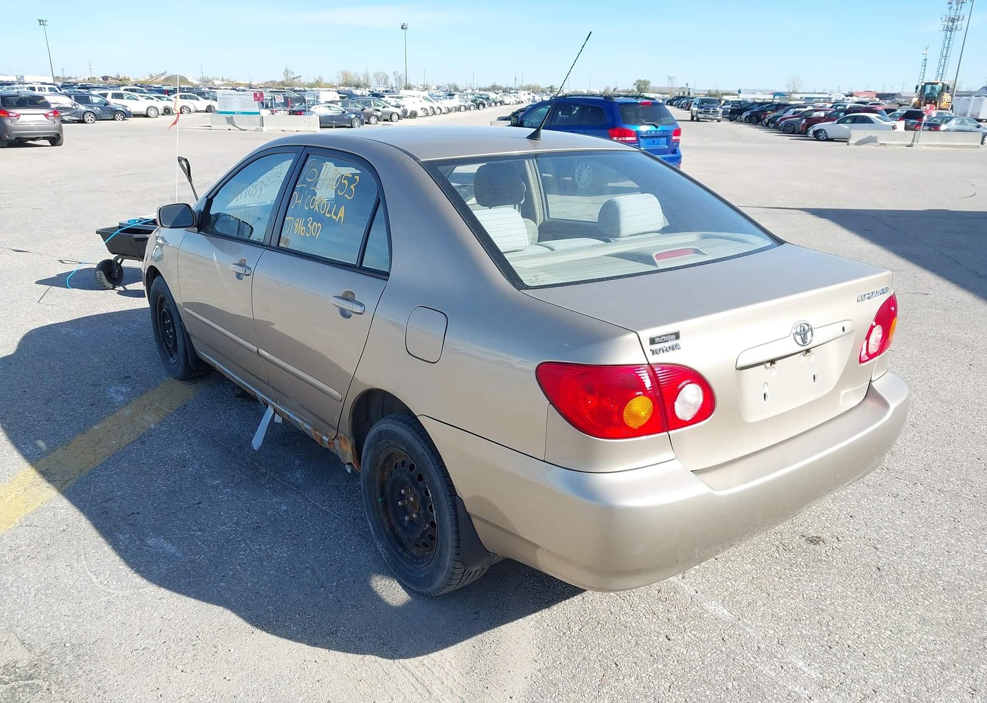 2004 TOYOTA COROLLA LE