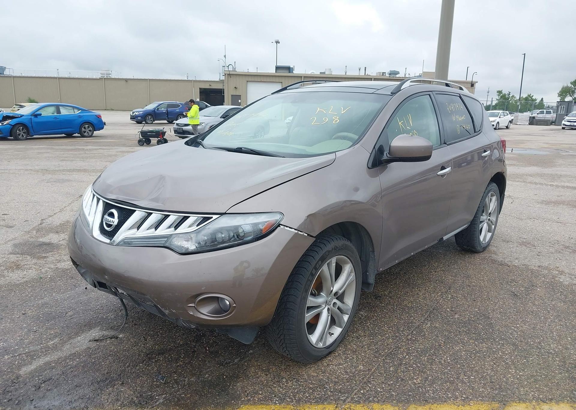 2010 NISSAN MURANO LE