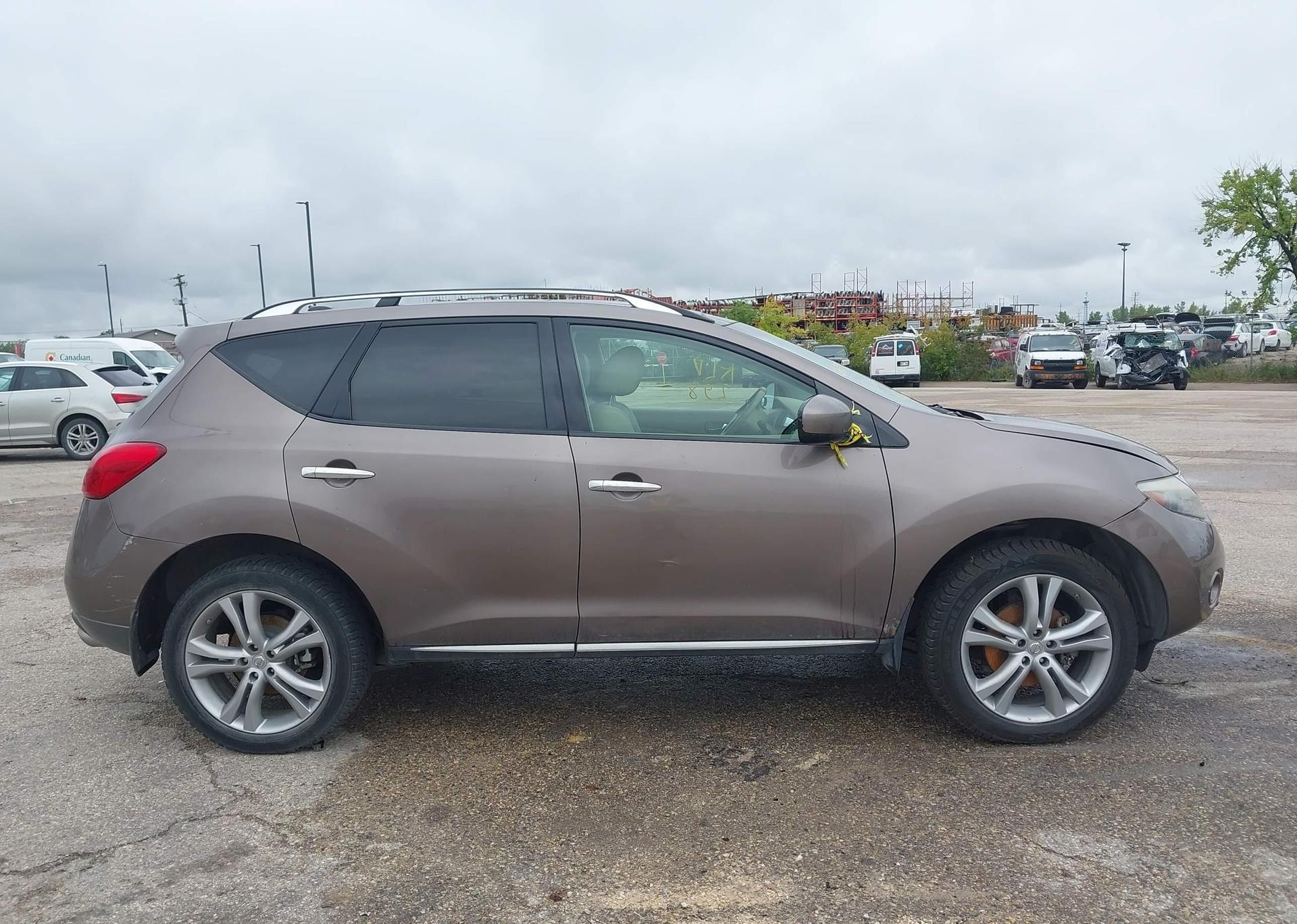 2010 NISSAN MURANO LE