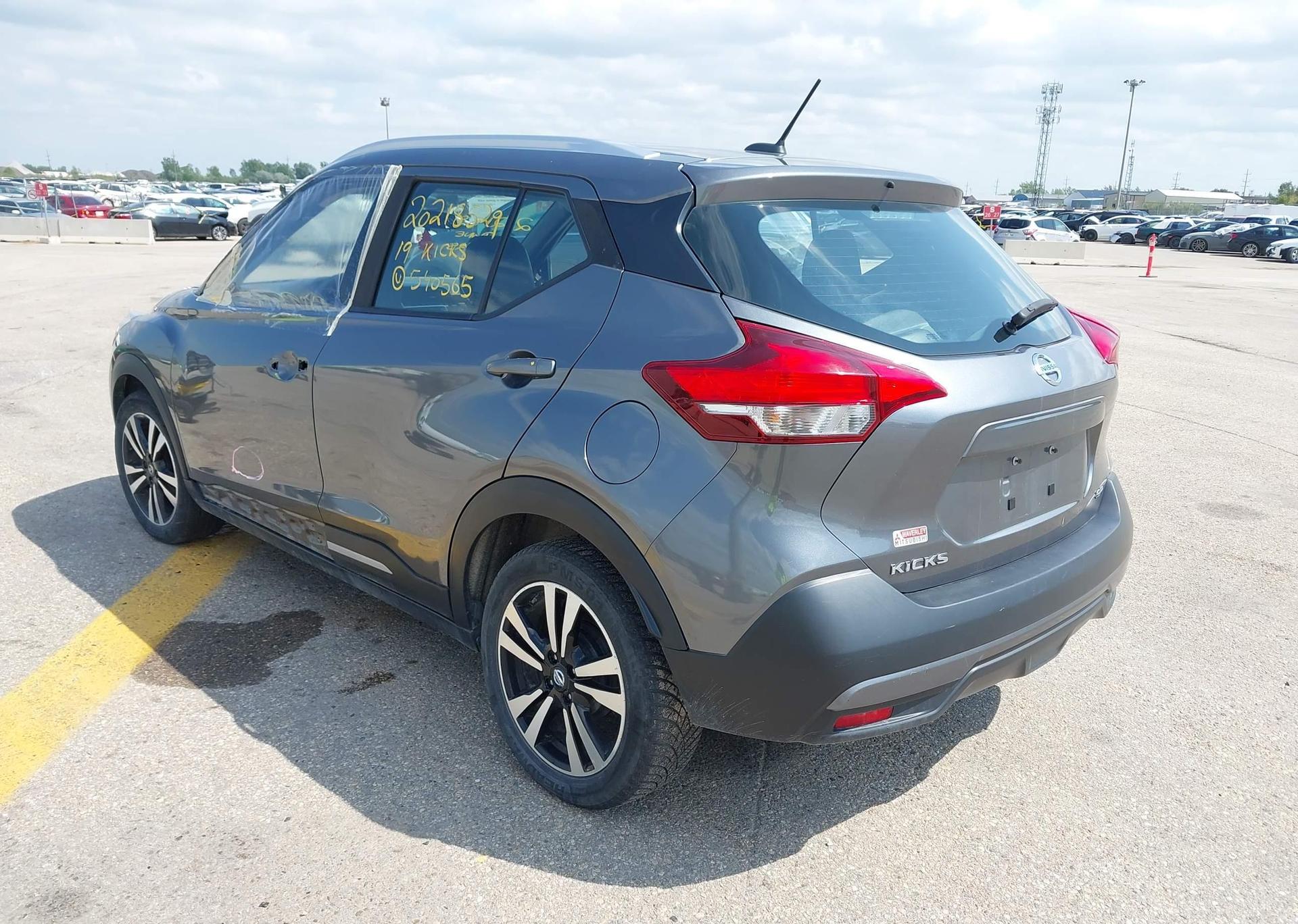 2019 NISSAN KICKS SR