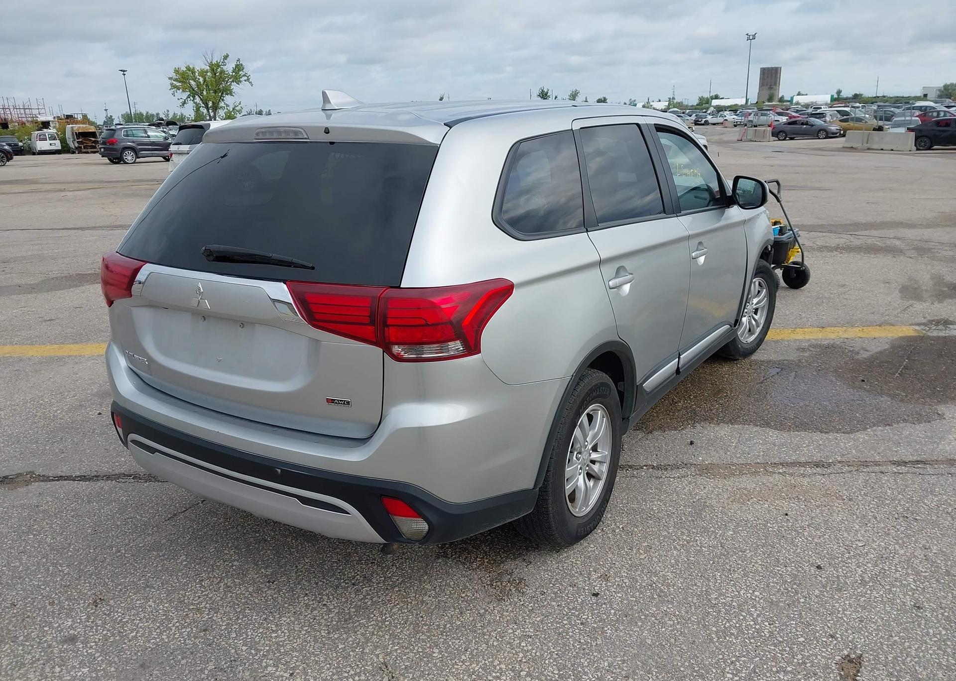 2020 MITSUBISHI OUTLANDER ES