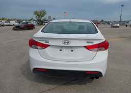 2013 HYUNDAI elantra se