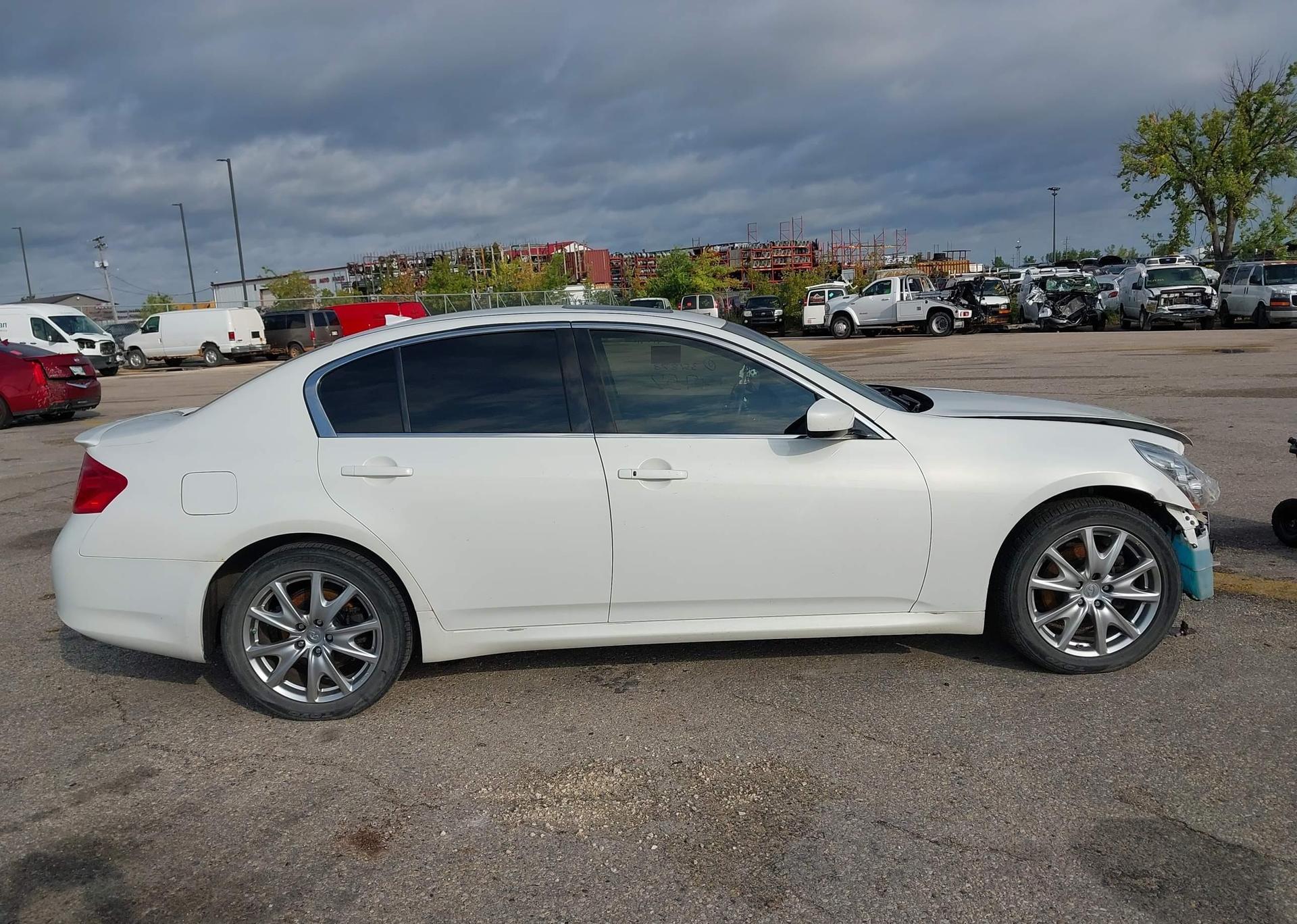 2013 INFINITI G37X