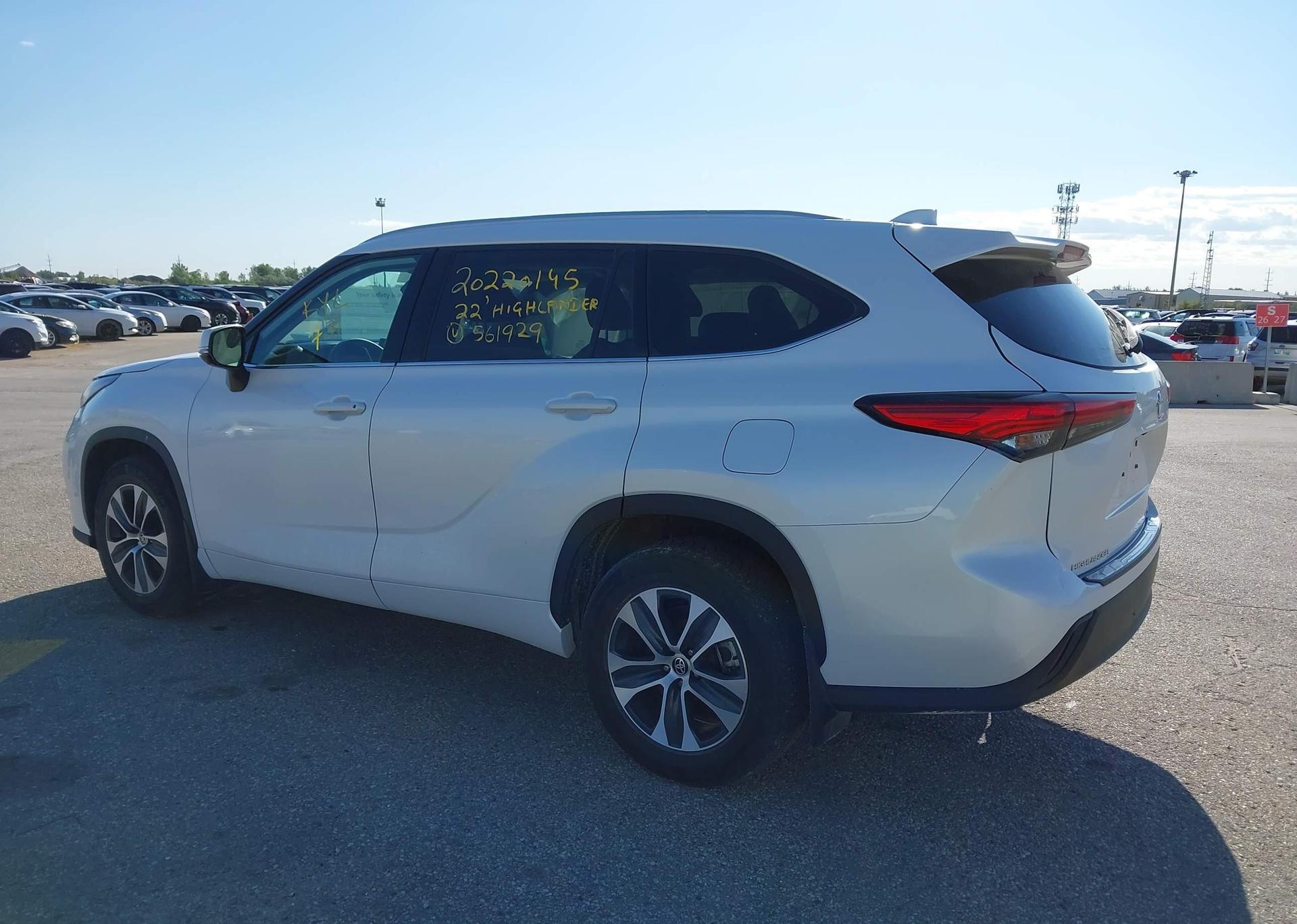 2022 TOYOTA HIGHLANDER XLE V6