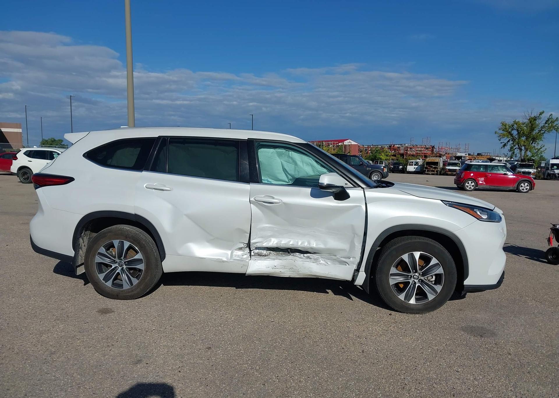 2022 TOYOTA HIGHLANDER XLE V6