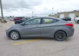 2013 HYUNDAI ELANTRA GL