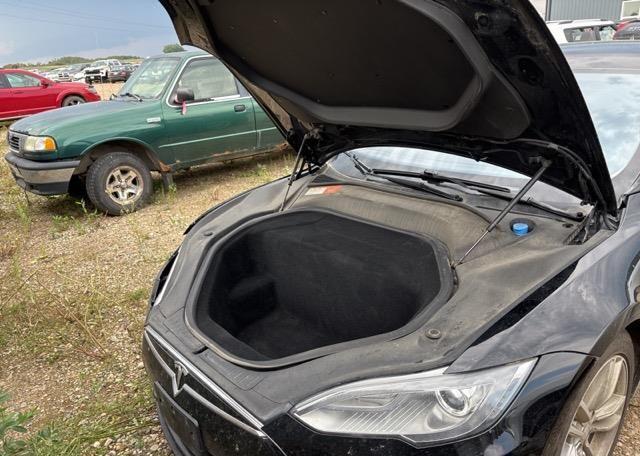 2015 TESLA Model S 85D