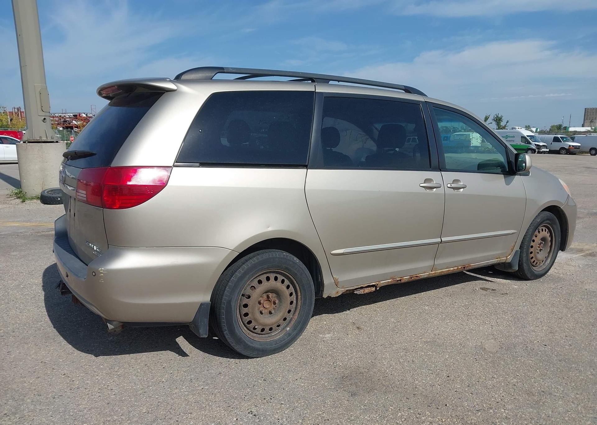 2005 TOYOTA SIENNA XLE V6