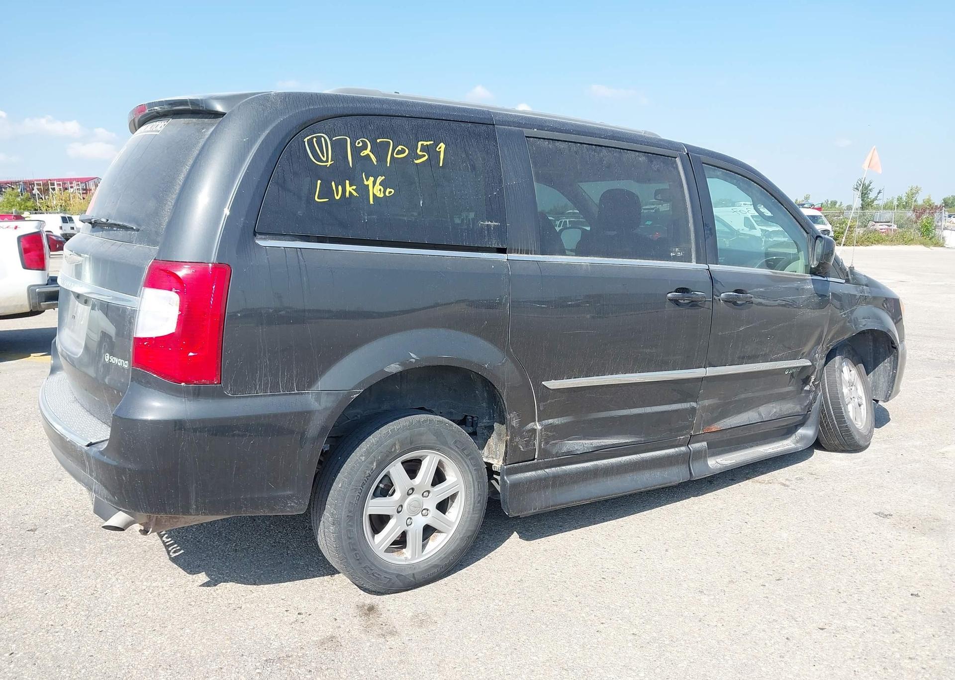 2011 CHRYSLER TOWN & COUNTRY TOURING