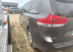 2014 TOYOTA SIENNA LE V6