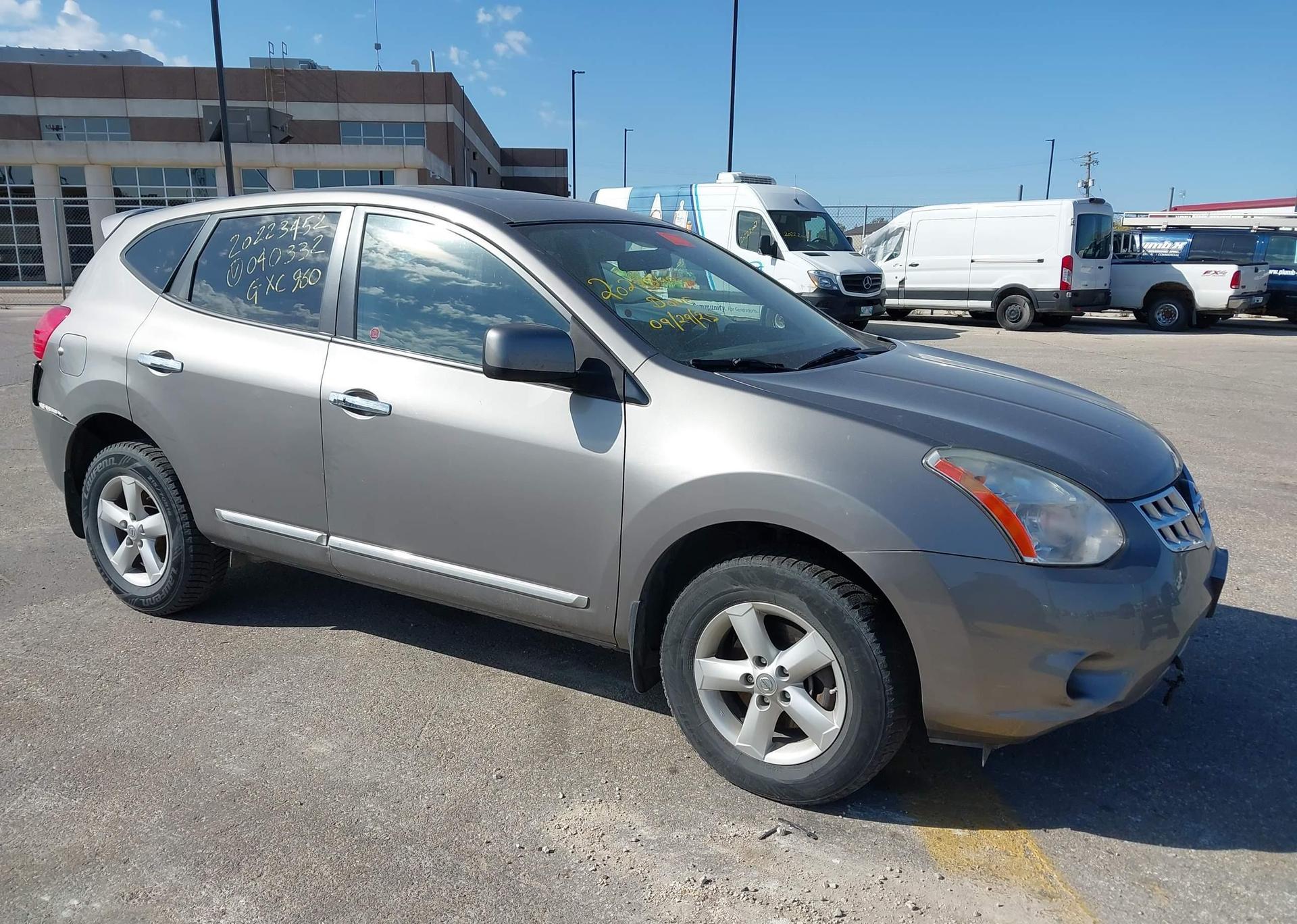 2013 NISSAN ROGUE S