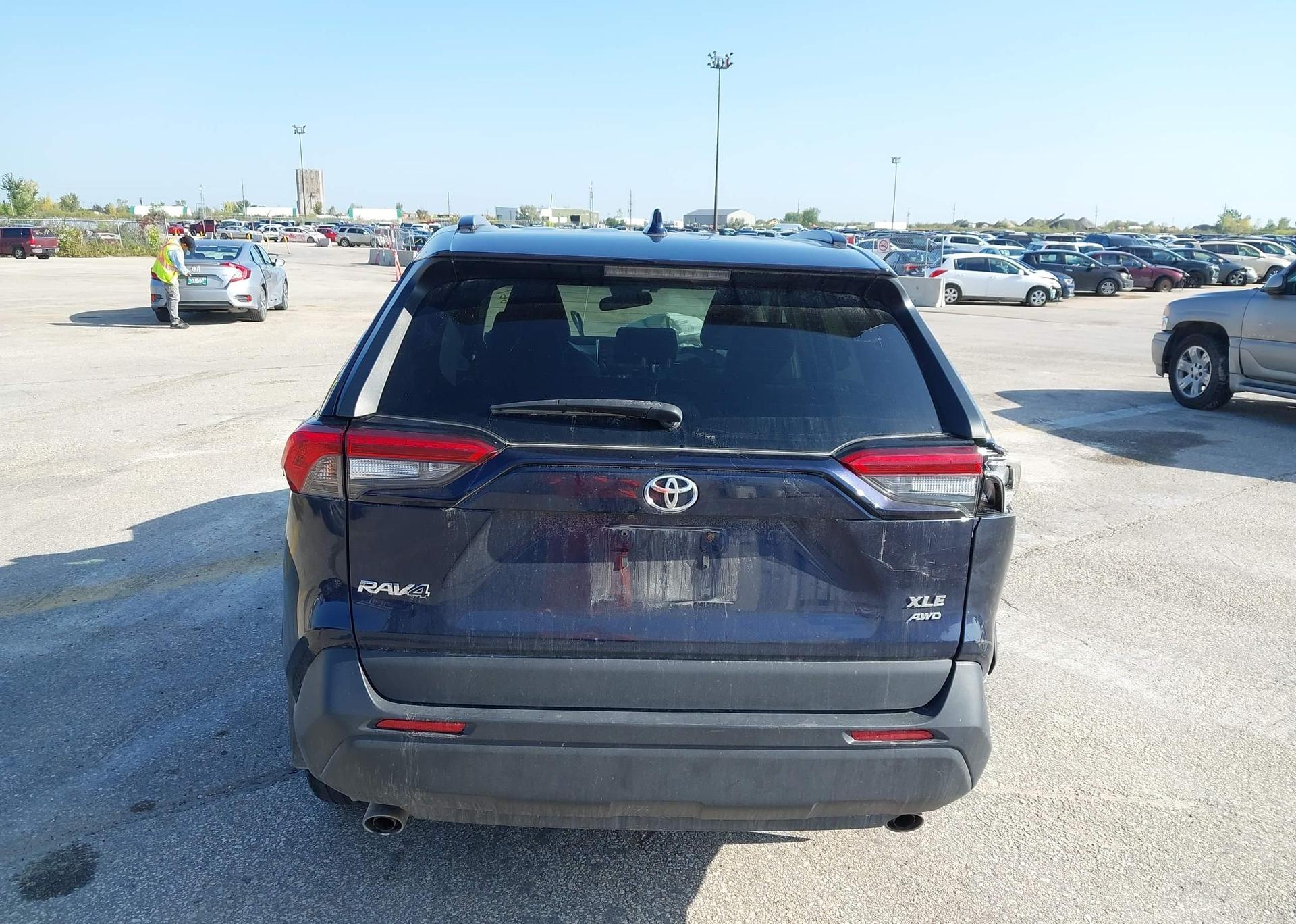 2019 TOYOTA RAV4 XLE