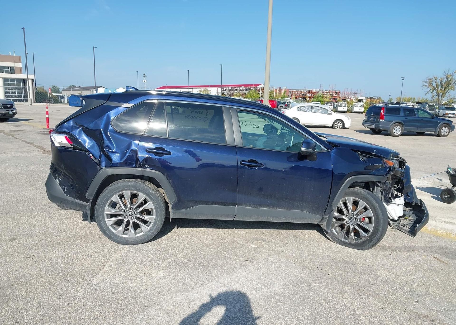 2019 TOYOTA RAV4 XLE