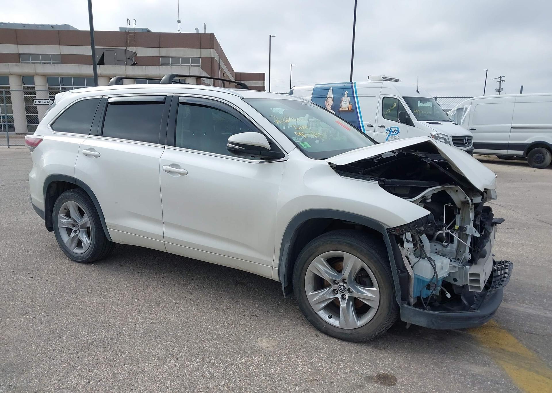 2016 TOYOTA HIGHLANDER LIMITED V6