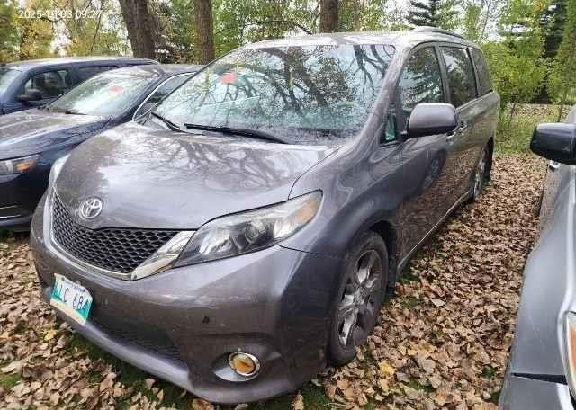 2011 TOYOTA SIENNA SE V6