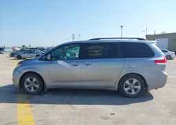 2011 TOYOTA SIENNA LE V6
