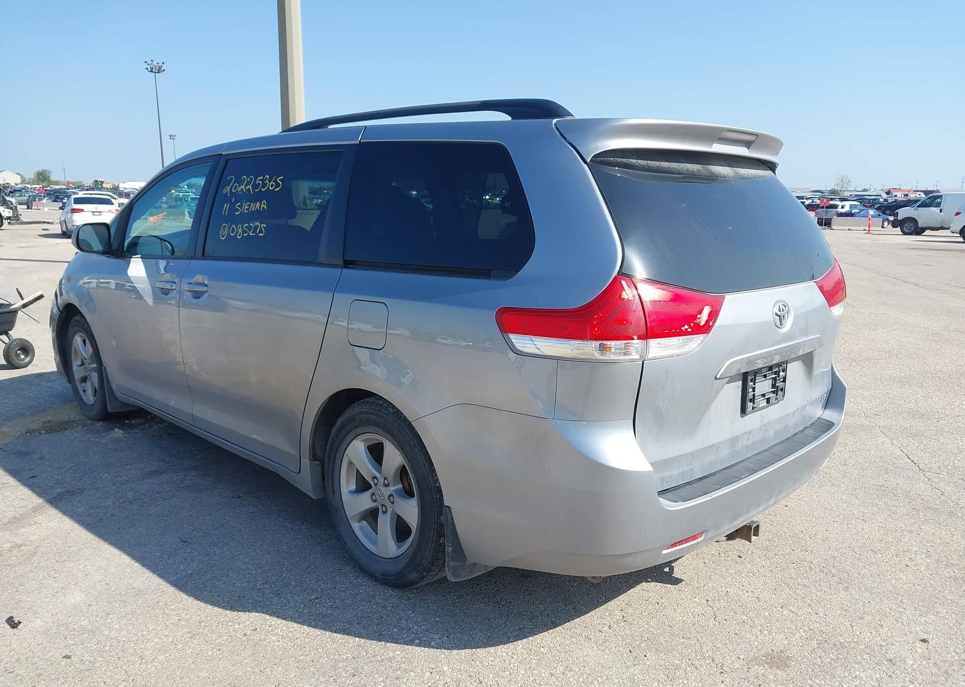 2011 TOYOTA SIENNA LE V6