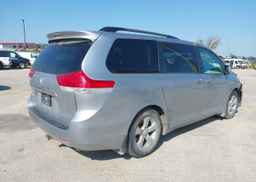 2011 TOYOTA SIENNA LE V6