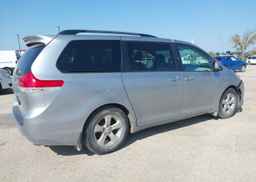 2011 TOYOTA SIENNA LE V6