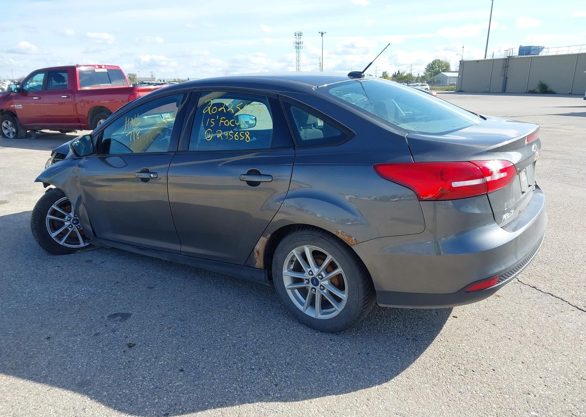 2015 FORD FOCUS SE
