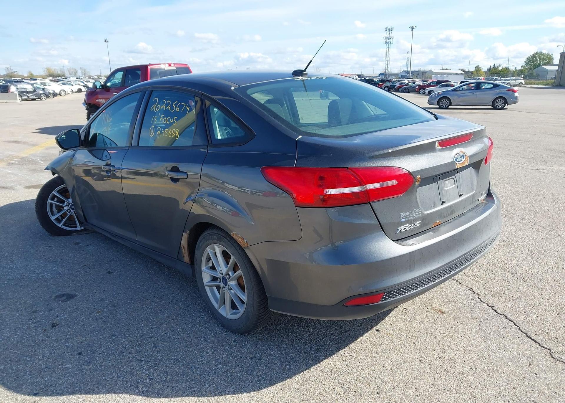 2015 FORD FOCUS SE