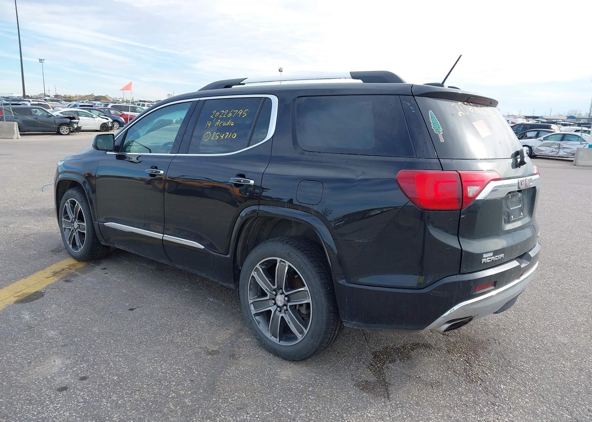 2019 GMC ACADIA DENALI