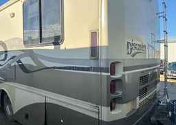 1996 FREIGHTLINER CHASSIS X LINE MOTOR HOME