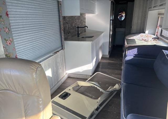 1996 FREIGHTLINER CHASSIS X LINE MOTOR HOME