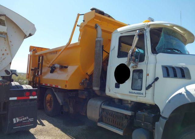 2011 MACK 700 GU700