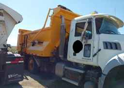 2011 MACK 700 GU700