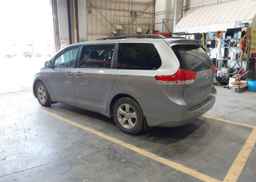 2013 TOYOTA SIENNA LE