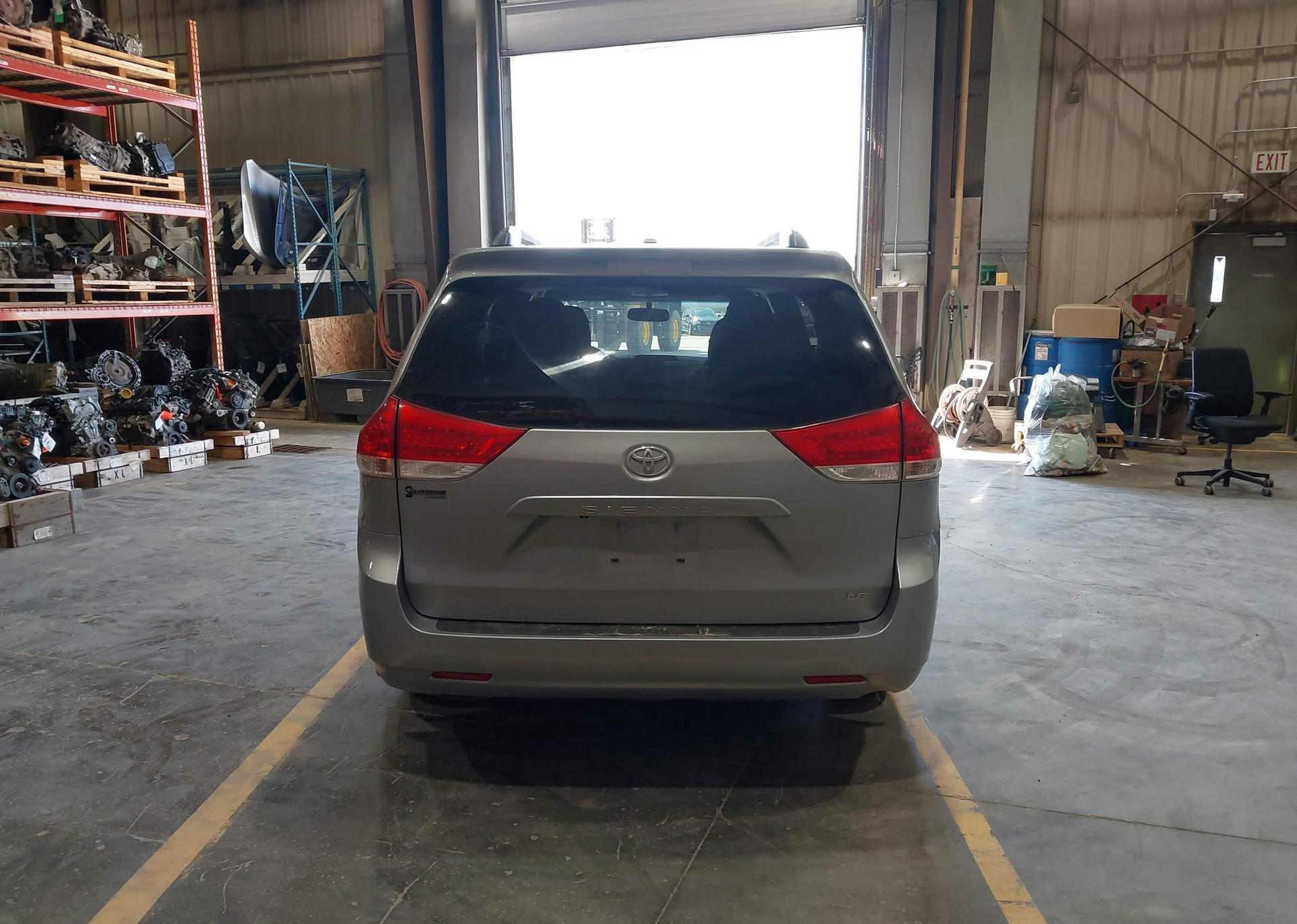 2013 TOYOTA SIENNA LE