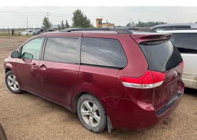 2014 TOYOTA SIENNA LE