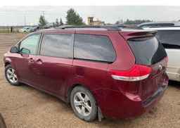 2014 TOYOTA SIENNA LE