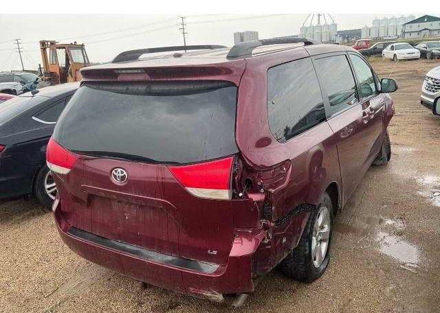 2014 TOYOTA SIENNA LE