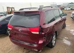 2014 TOYOTA SIENNA LE