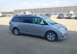 2015 TOYOTA SIENNA LE