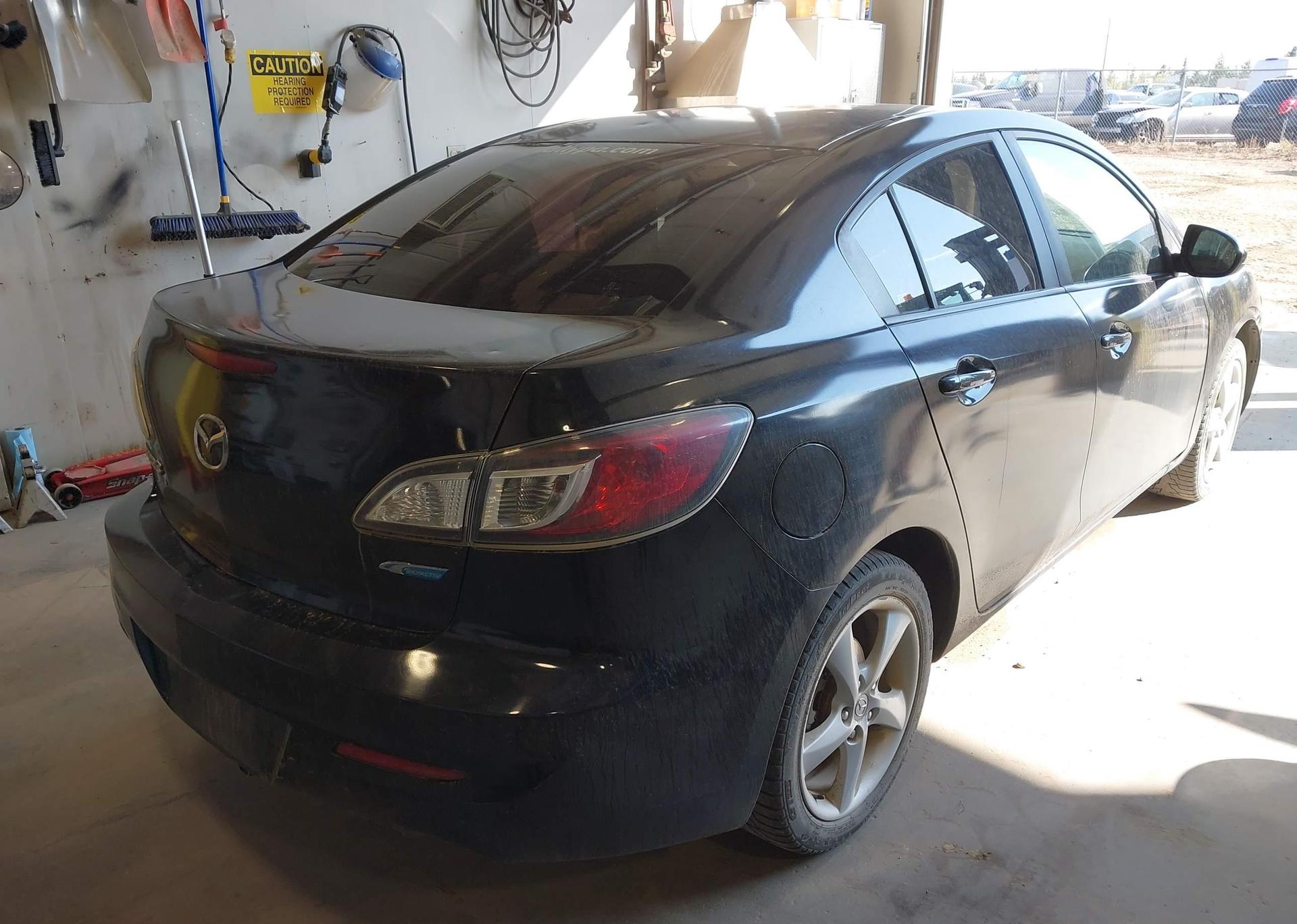 2013 MAZDA 3 I