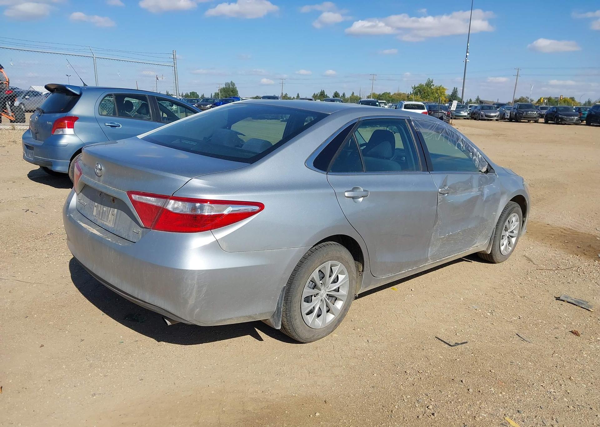 2015 TOYOTA CAMRY LE