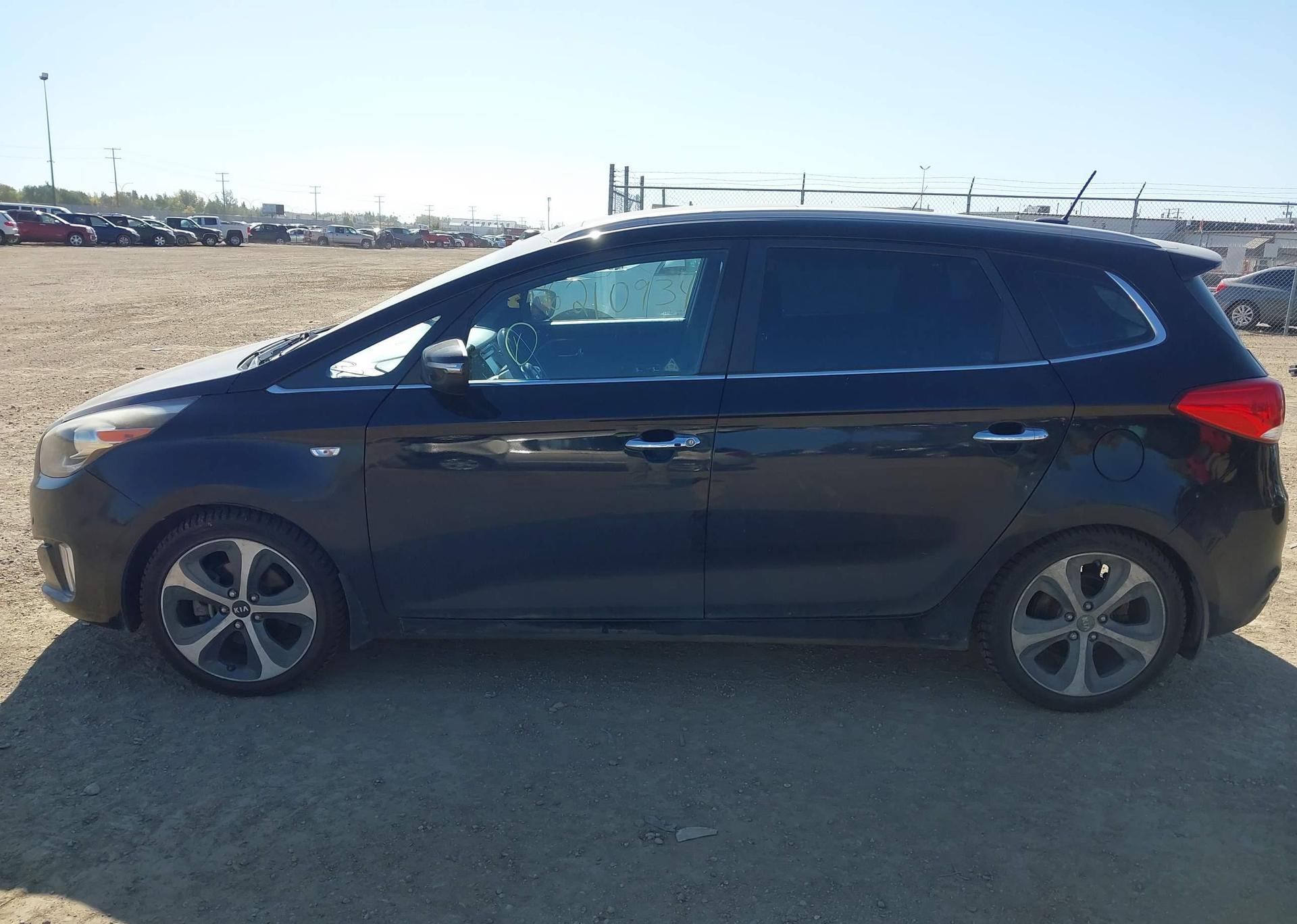 2015 KIA RONDO