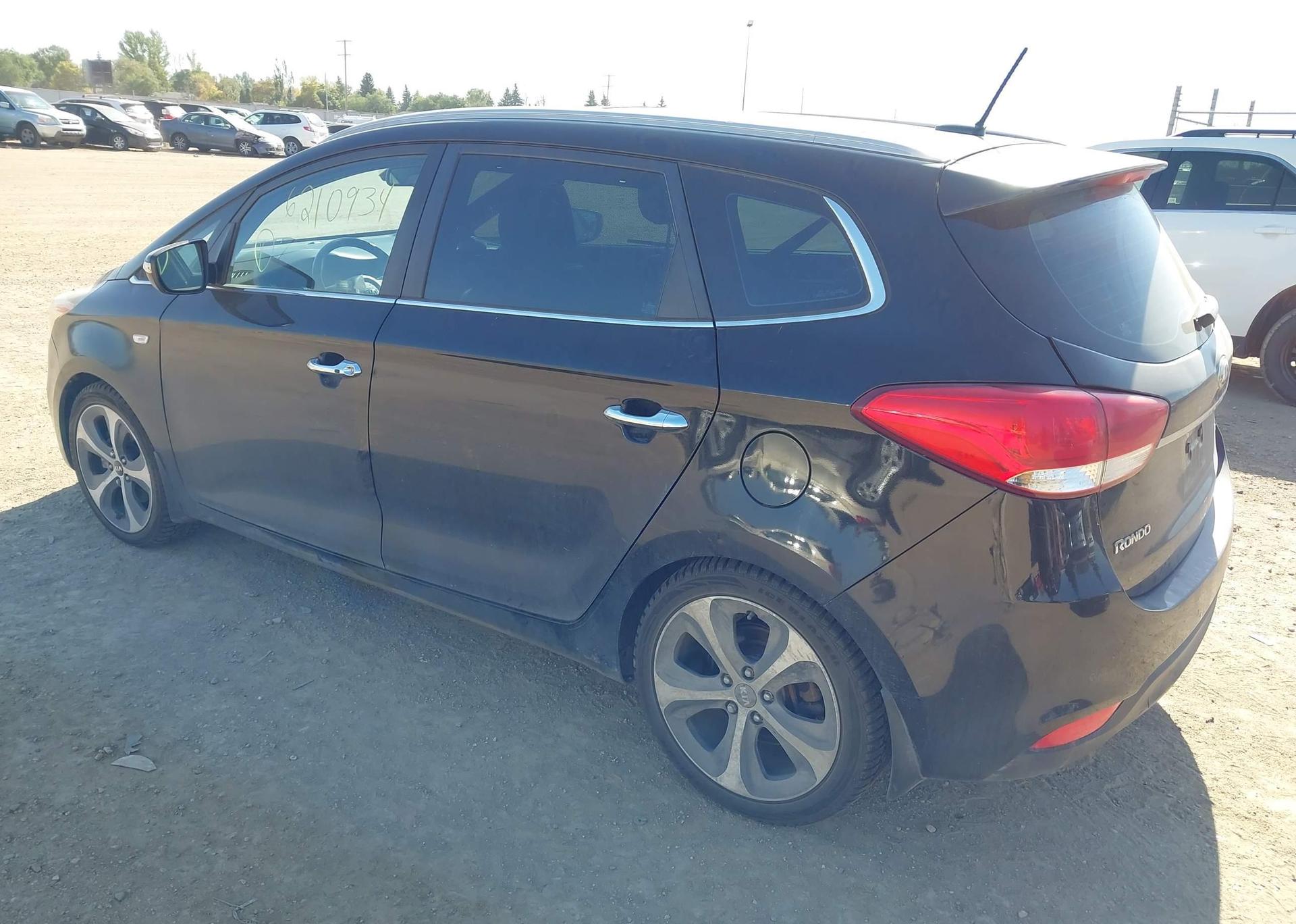 2015 KIA RONDO