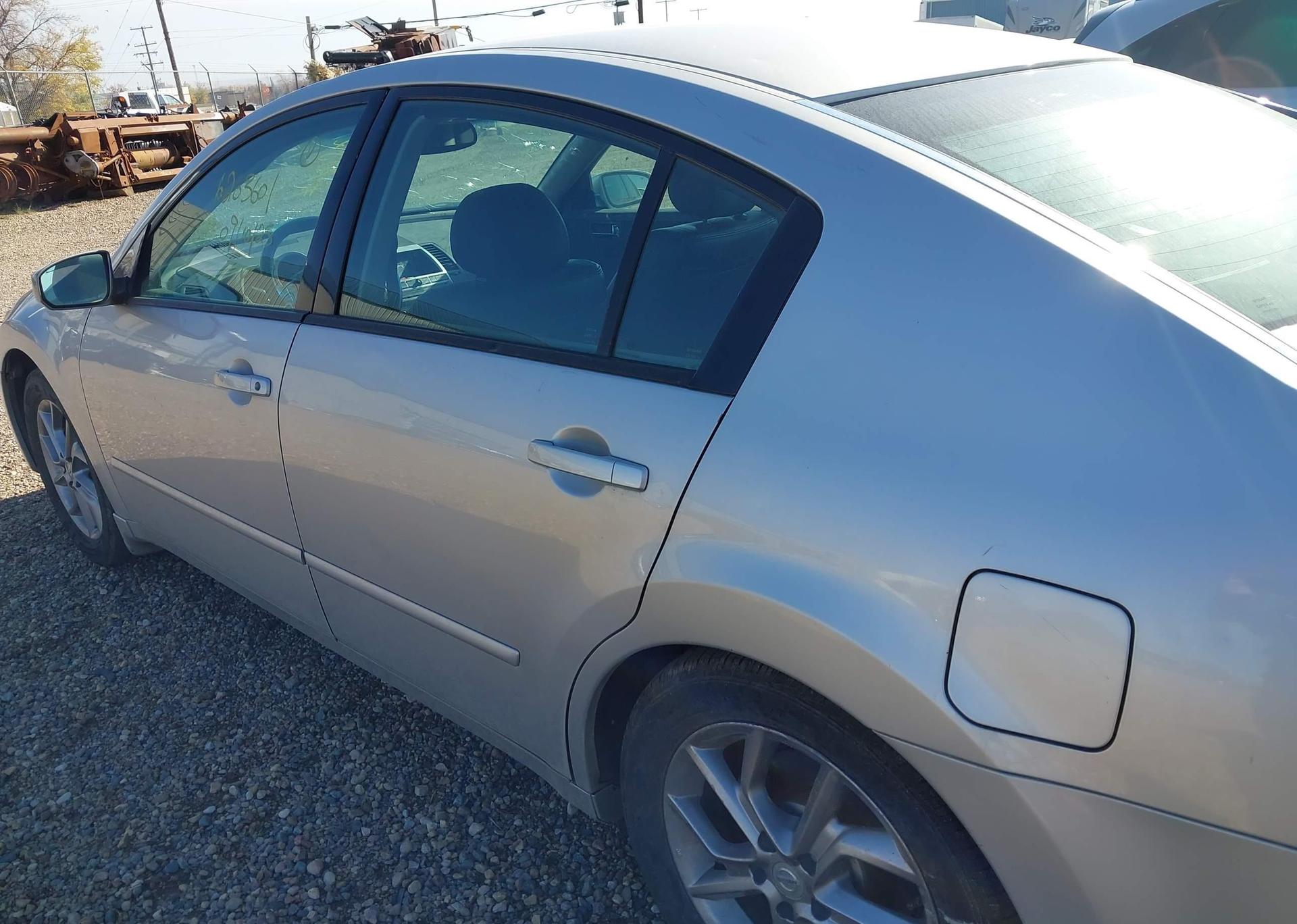2005 NISSAN MAXIMA SE