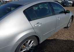 2005 NISSAN MAXIMA SE