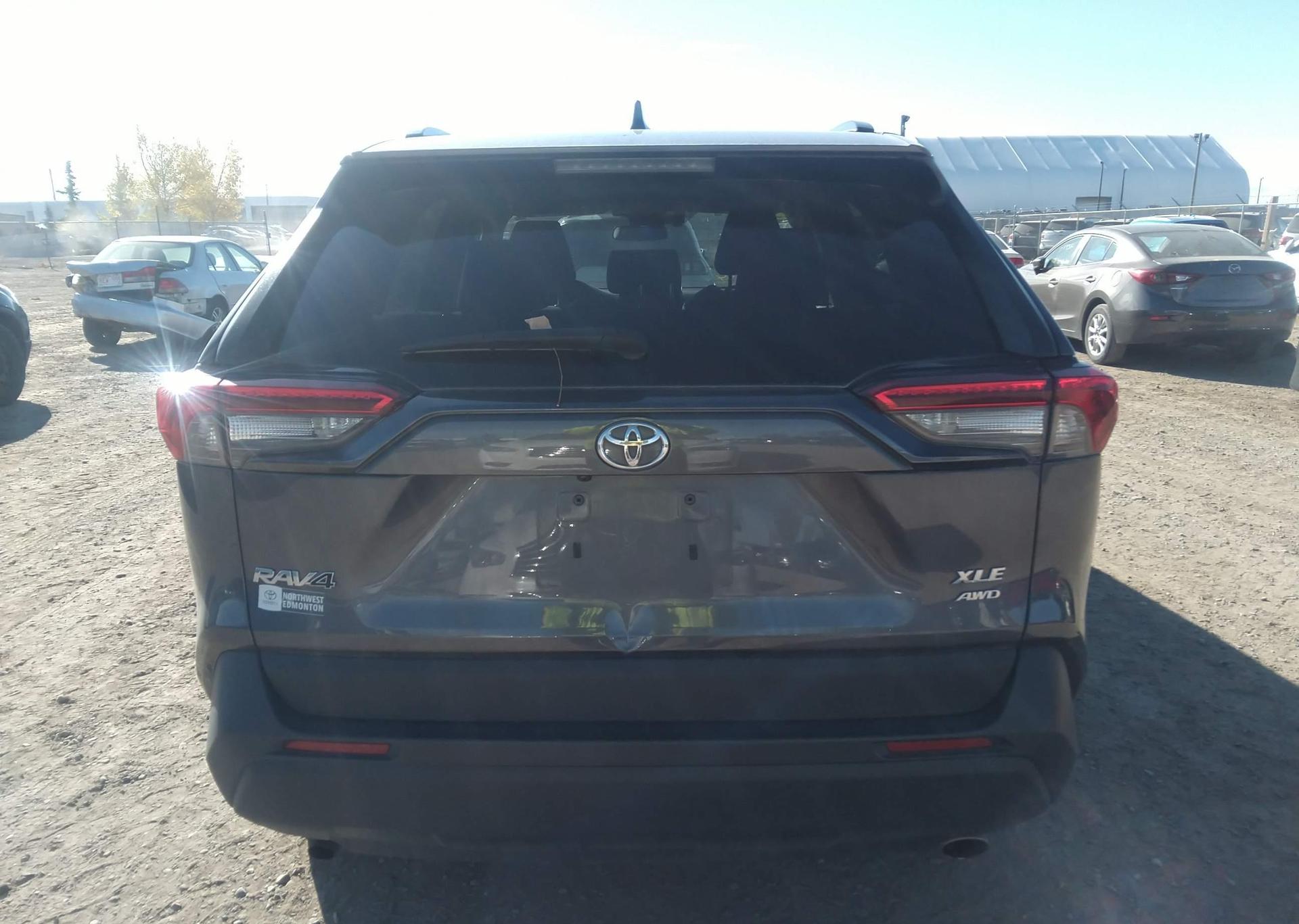 2020 TOYOTA RAV4 XLE