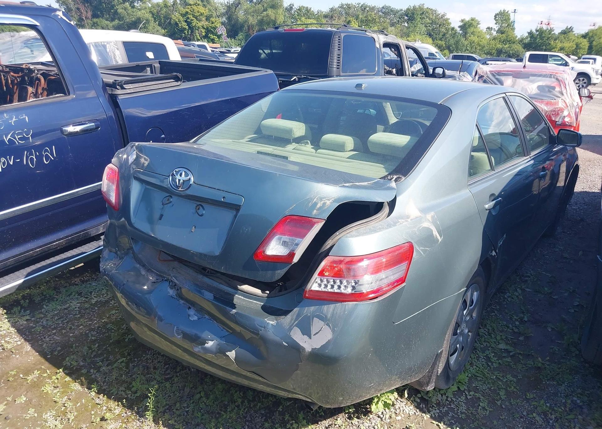 2010 TOYOTA CAMRY LE